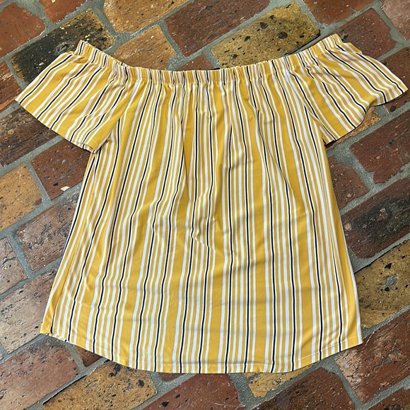 Kristen Nicole stripped off the shoulder top sz L - Picture 3 of 6